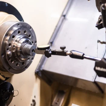 Precisionstillverkning av verktygskompnenter
